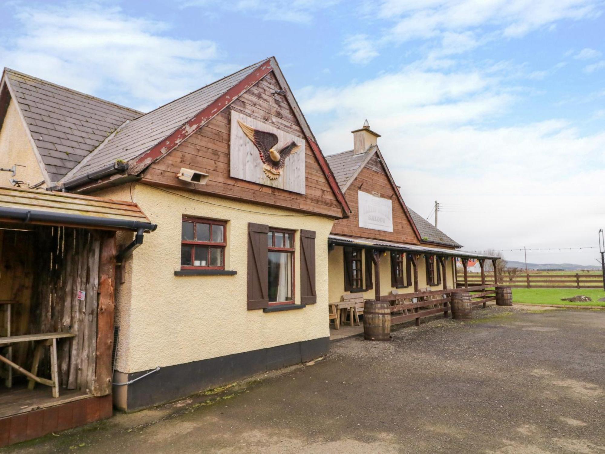 Apache Falls Lodge Limavady Buitenkant foto